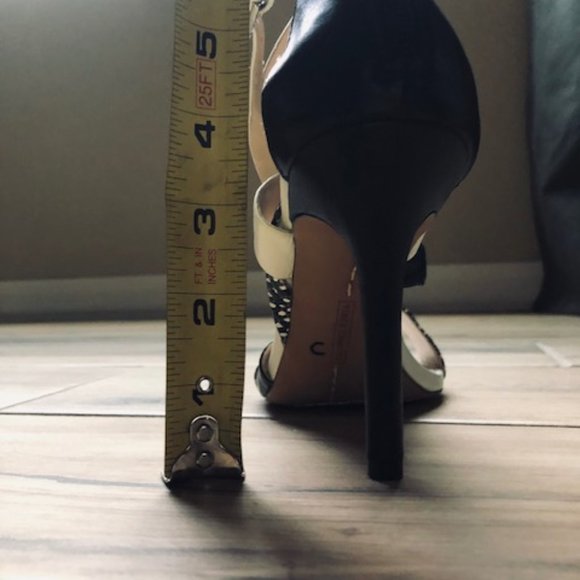 Vince Camuto Chakeetan Heel Sandals - Picture 10 of 13